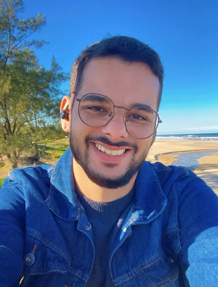 Felipe Santos na praia