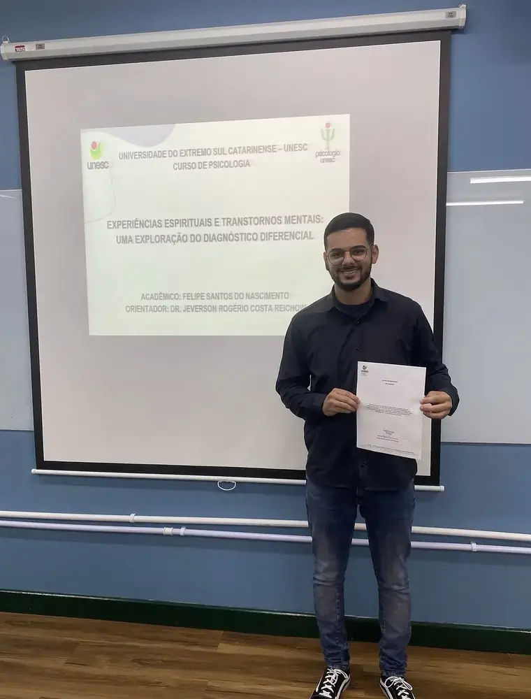 Felipe Santos na apresentação do TCC na UNESC